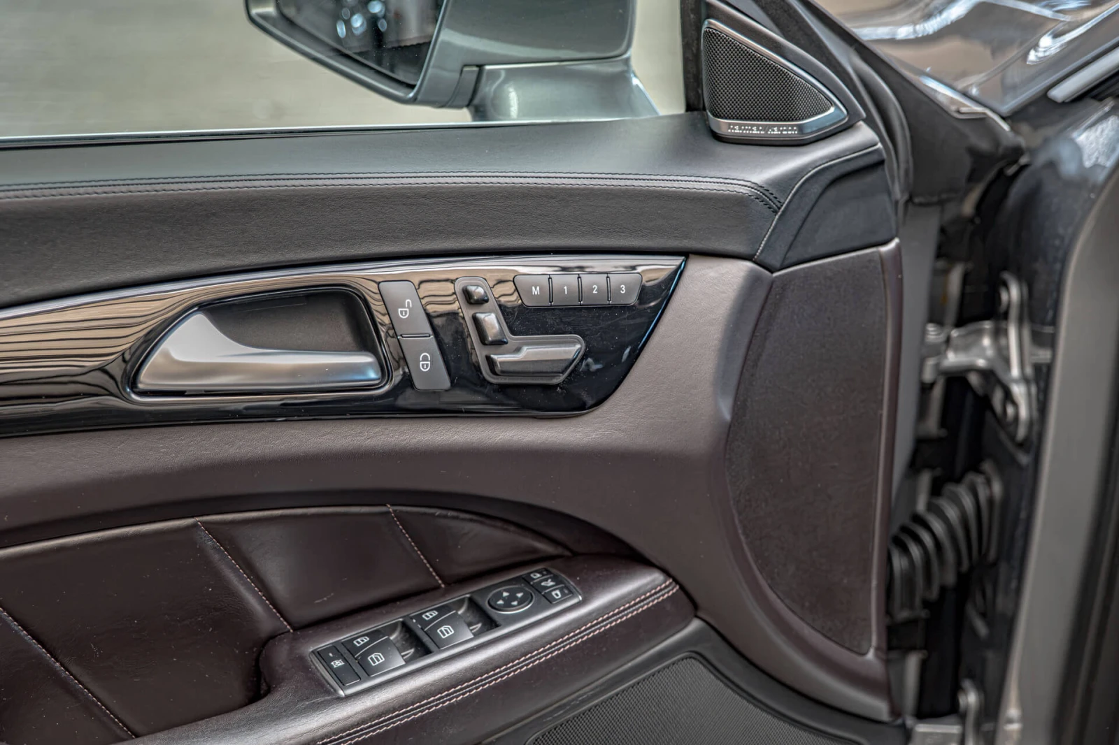 Mercedes-Benz CLS 350 Exclusive/4Matic/AirMatic/Memory/Blind Spot/Обдухв, снимка 8 - Автомобили и джипове - 55344038