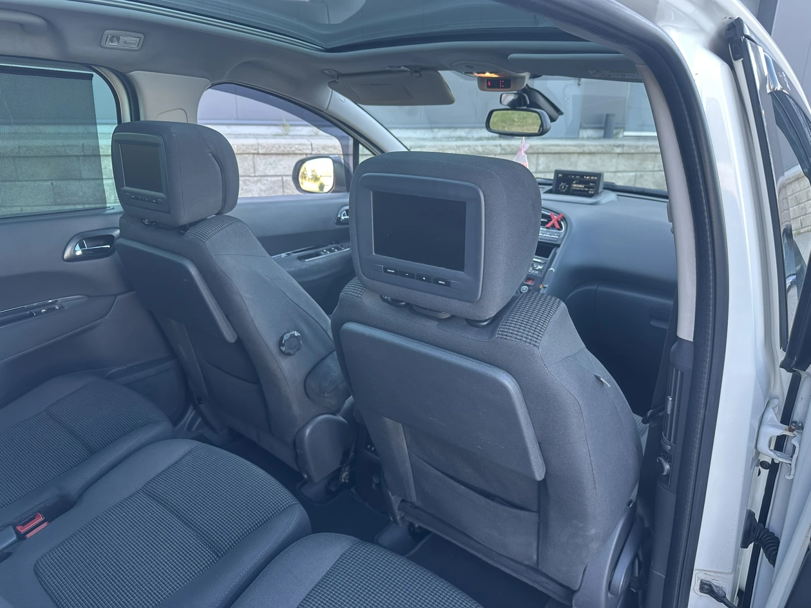 Peugeot 5008 2.0НDI 163кс Head up, Navi, Pano, снимка 10 - Автомобили и джипове - 55991717
