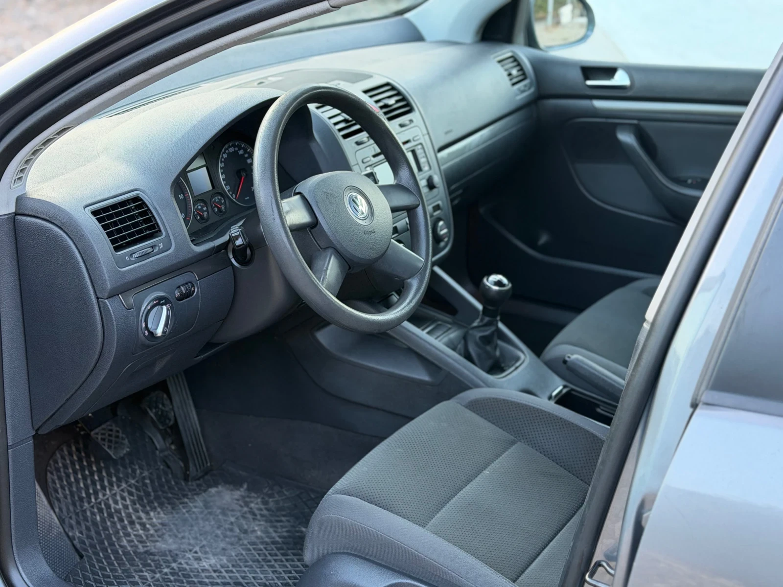 VW Golf 1.9* TDI* , снимка 8 - Автомобили и джипове - 56568834