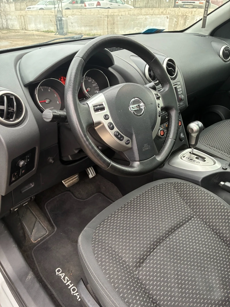 Nissan Qashqai, снимка 9 - Автомобили и джипове - 52868594