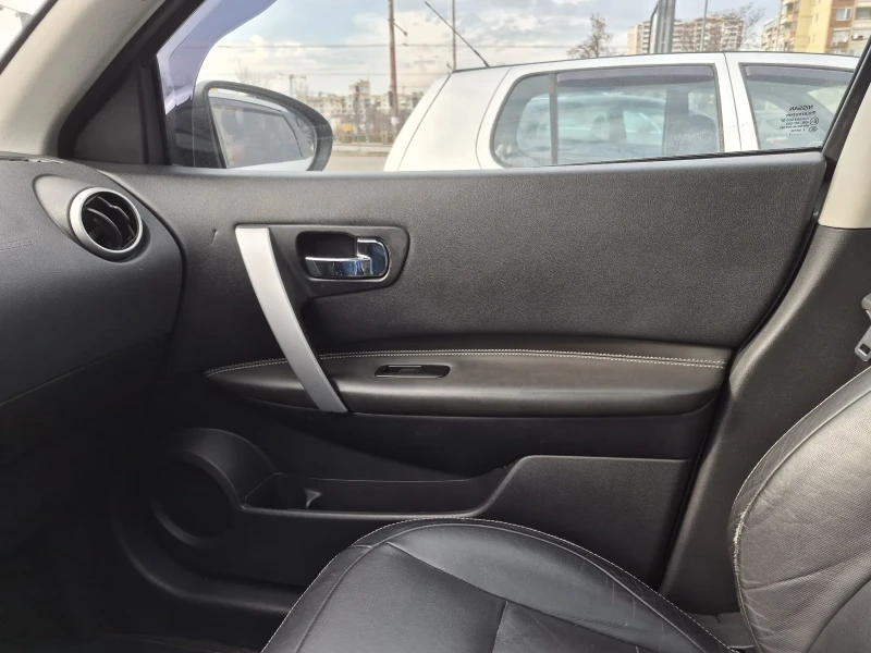 Nissan Qashqai 2.0 140PS Кожа, Панорама, снимка 13 - Автомобили и джипове - 53124299