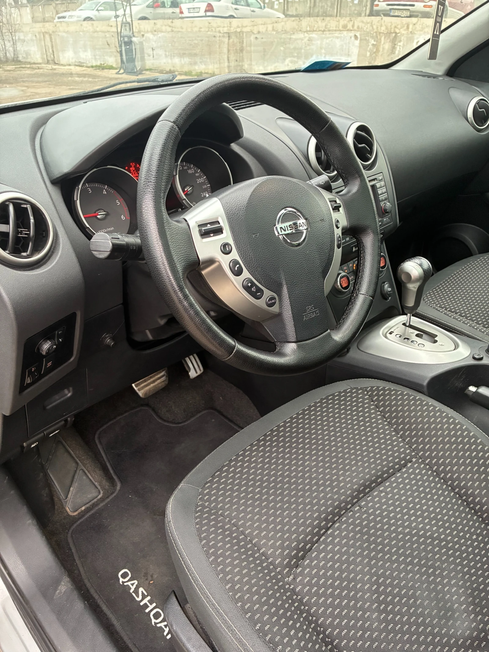 Nissan Qashqai, снимка 9 - Автомобили и джипове - 53887479
