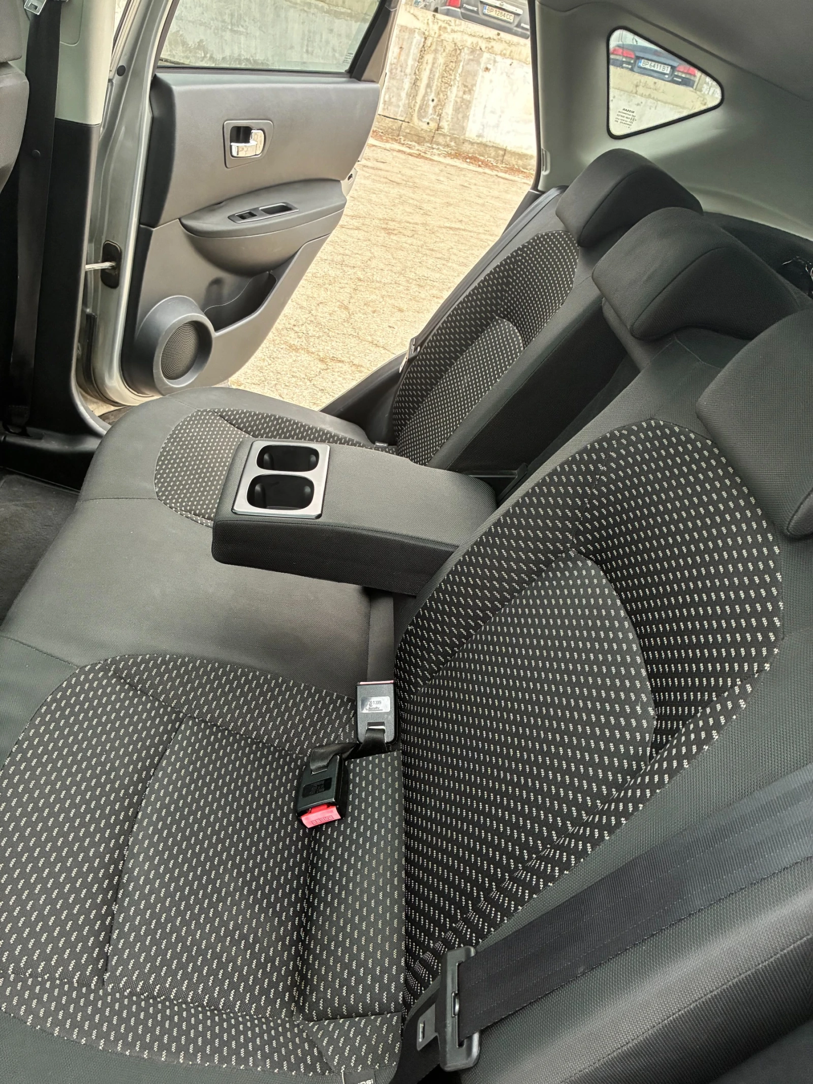 Nissan Qashqai, снимка 15 - Автомобили и джипове - 53887479