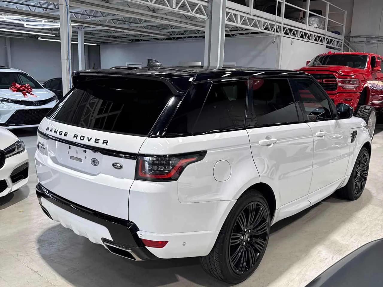 Land Rover Range Rover Sport V8 Supercharged HSE Dynamic | CARFAX | АВТОКРЕДИТ , снимка 4 - Автомобили и джипове - 55505458