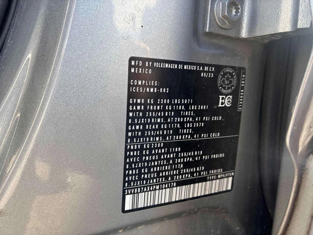 VW Tiguan * Comfortline R Line Black Edition * CARFAX * БЕЗ , снимка 11 - Автомобили и джипове - 56182309