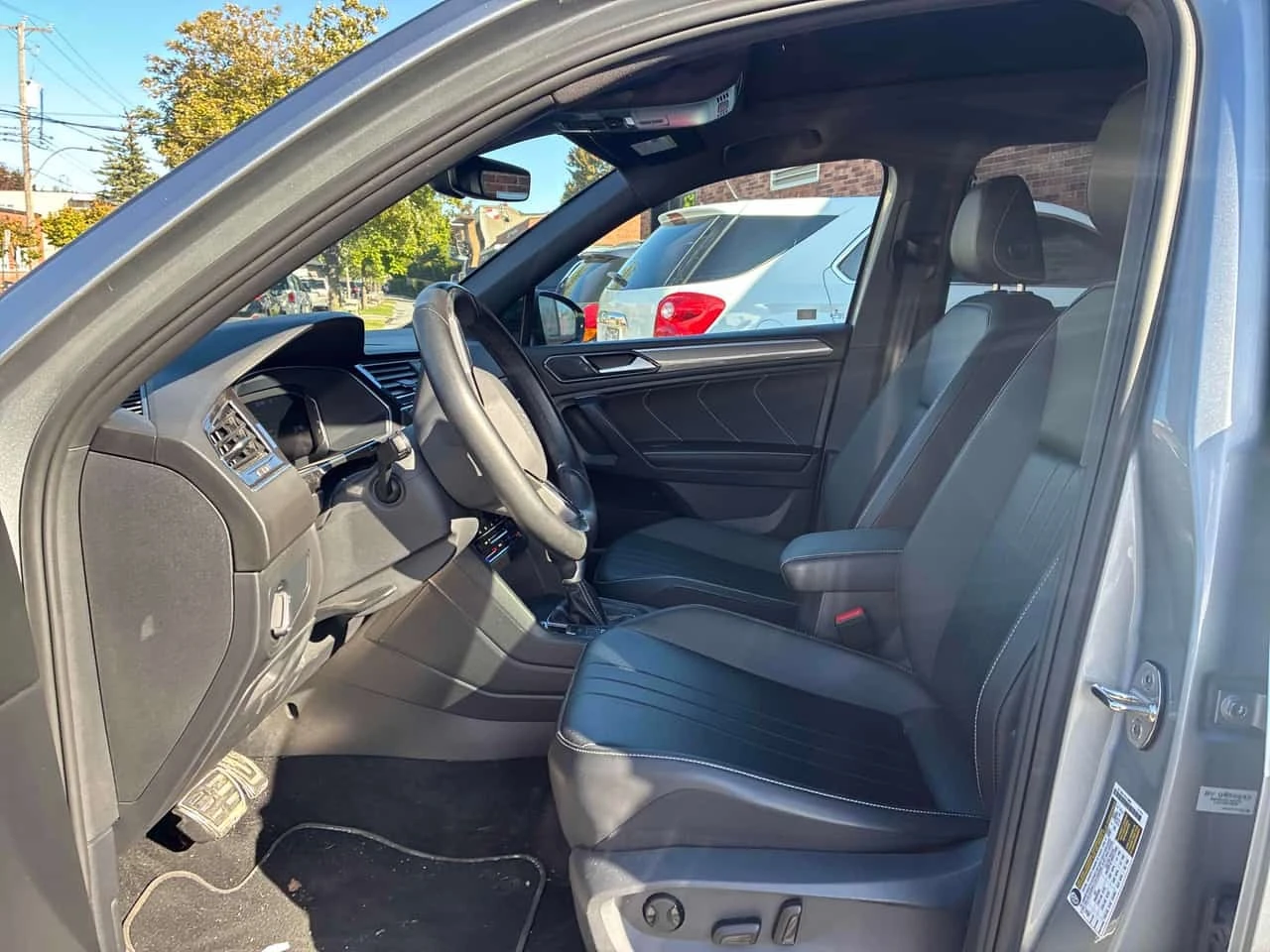 VW Tiguan * Comfortline R Line Black Edition * CARFAX * БЕЗ , снимка 12 - Автомобили и джипове - 56182309