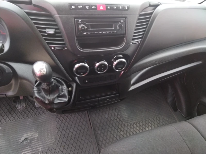 Iveco Daily 35-150 3000 куб.см, хладилен, 6скорости, темпомат,, снимка 15 - Бусове и автобуси - 51876351