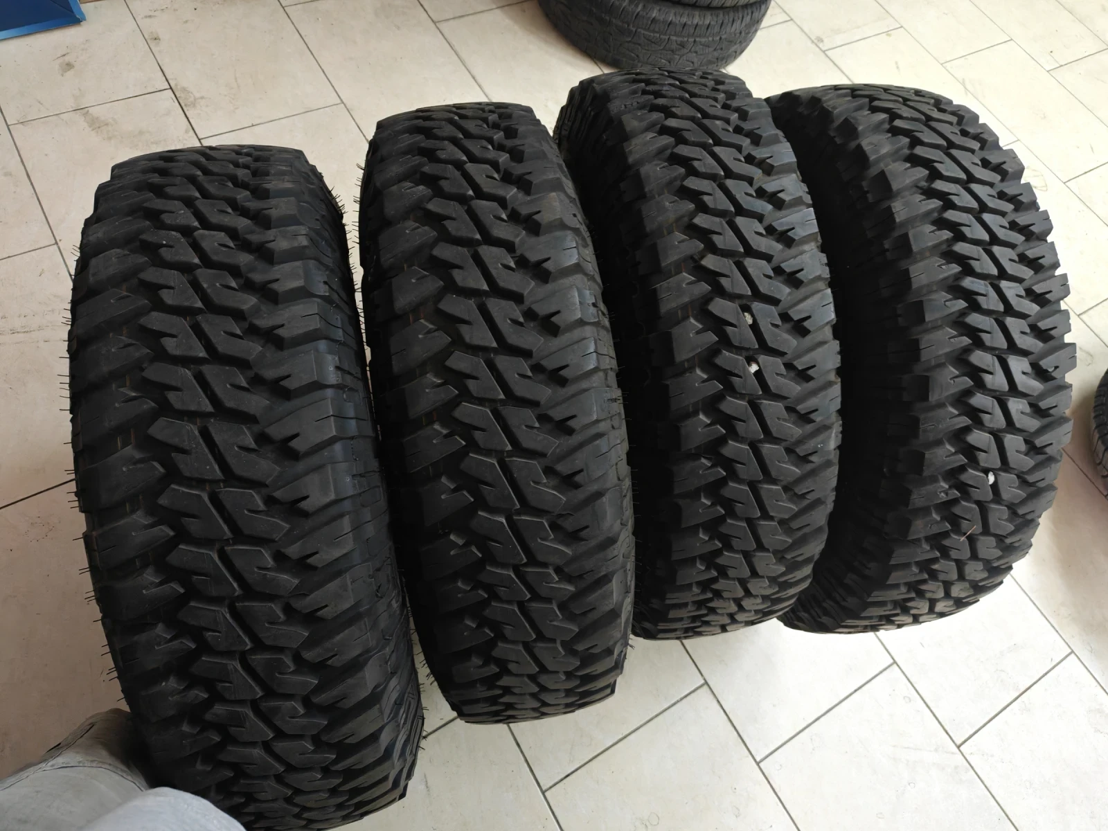 Гуми Всесезонни 235/85R16
