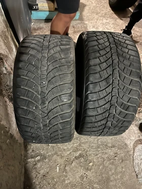 Гуми Зимни 245/40R18, снимка 1 - Гуми и джанти - 47681778