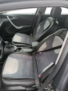 Opel Astra Спорт тоурер, снимка 15