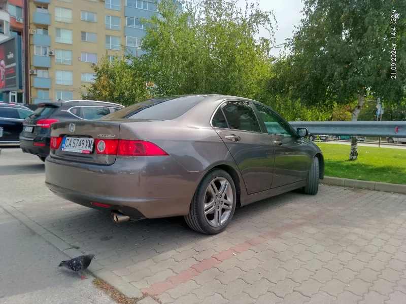 Honda Accord 2.0i i-Vtec, снимка 3 - Автомобили и джипове - 47425572