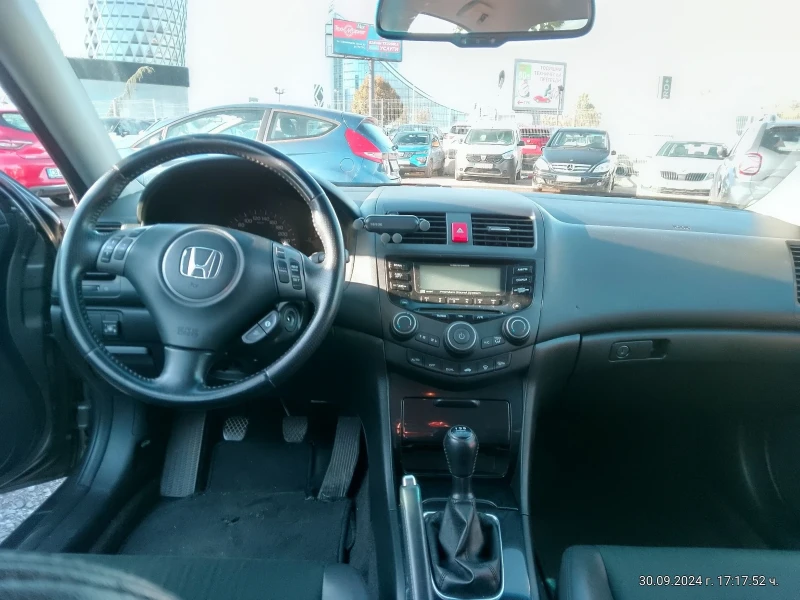 Honda Accord 2.0i i-Vtec, снимка 11 - Автомобили и джипове - 47425572