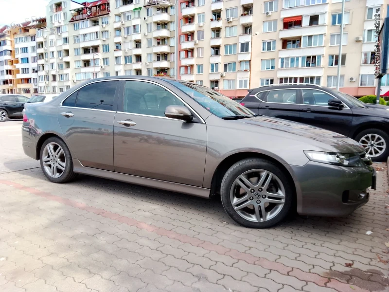 Honda Accord 2.0i i-Vtec, снимка 1 - Автомобили и джипове - 47425572