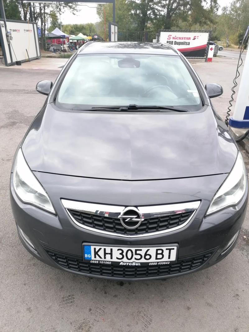 Opel Astra Спорт тоурер, снимка 2 - Автомобили и джипове - 52353195