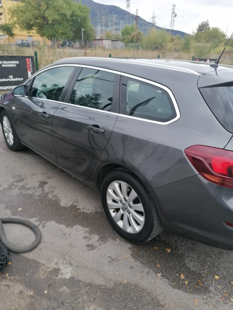 Opel Astra Спорт тоурер, снимка 4 - Автомобили и джипове - 52353195