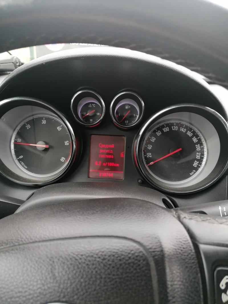 Opel Astra Спорт тоурер, снимка 8 - Автомобили и джипове - 52353195