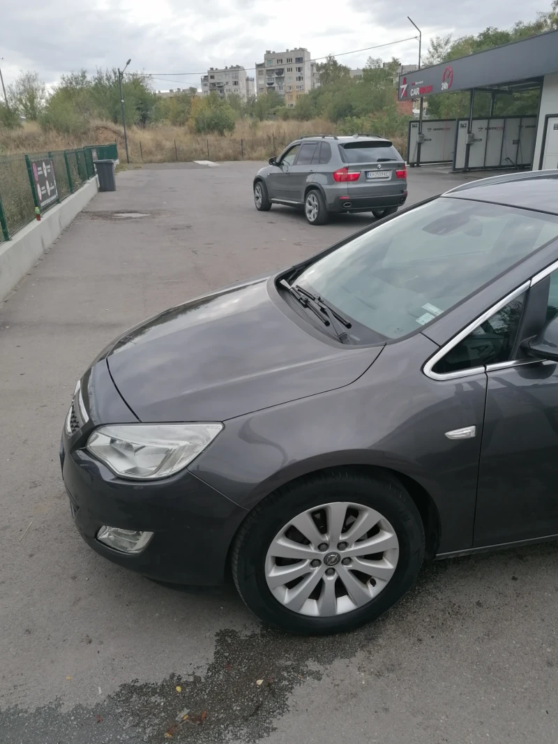 Opel Astra Спорт тоурер, снимка 5 - Автомобили и джипове - 52353195
