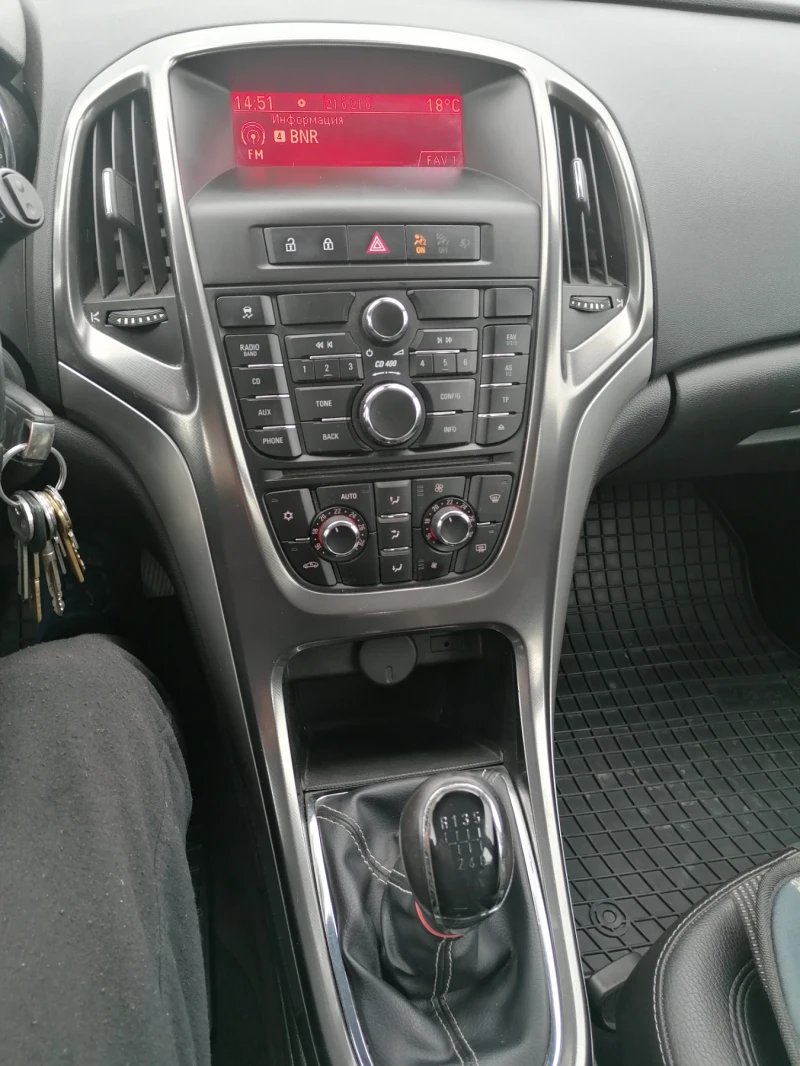 Opel Astra Спорт тоурер, снимка 9 - Автомобили и джипове - 52353195