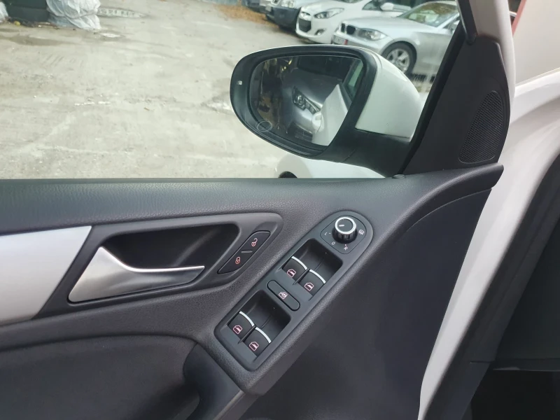 VW Golf 1 2 Tsi AUT NAVI KAMERA Higlinne EURO 5, снимка 13 - Автомобили и джипове - 52226401