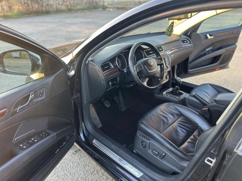 Skoda Superb, снимка 7 - Автомобили и джипове - 53072772