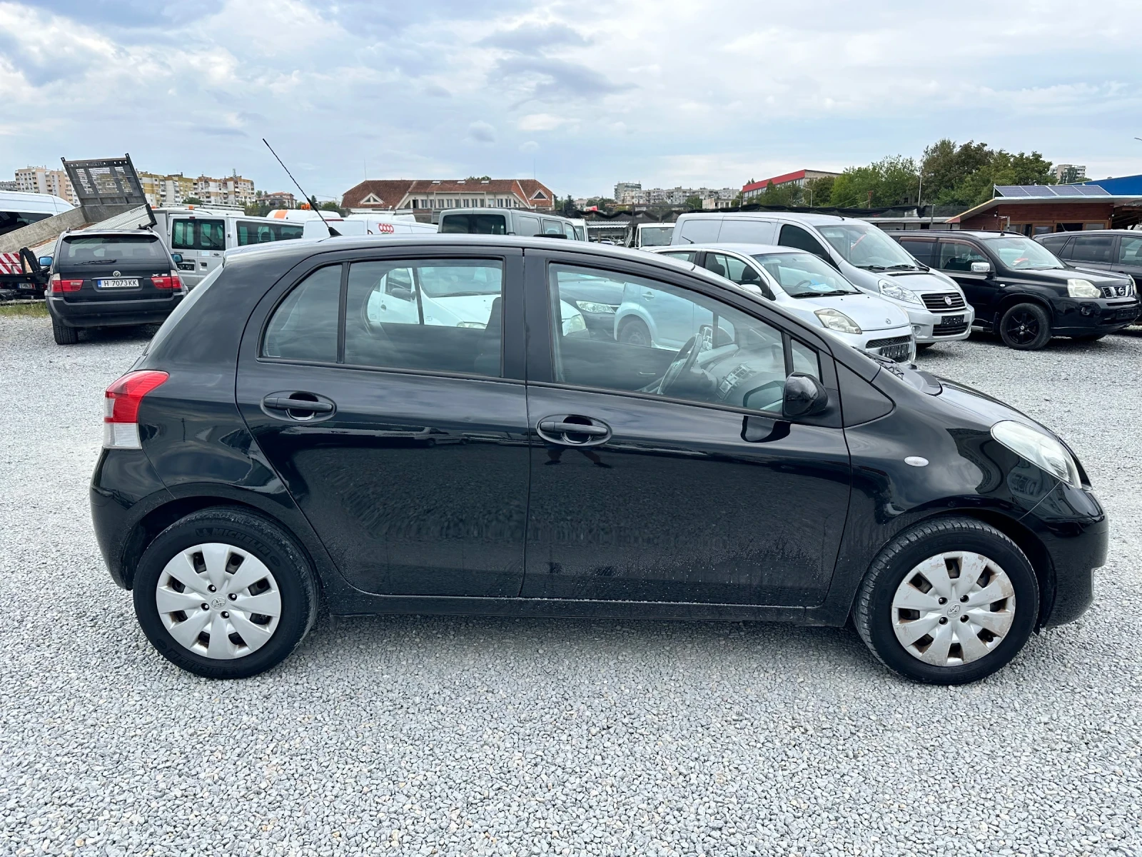 Toyota Yaris 1.3 i - изображение 4