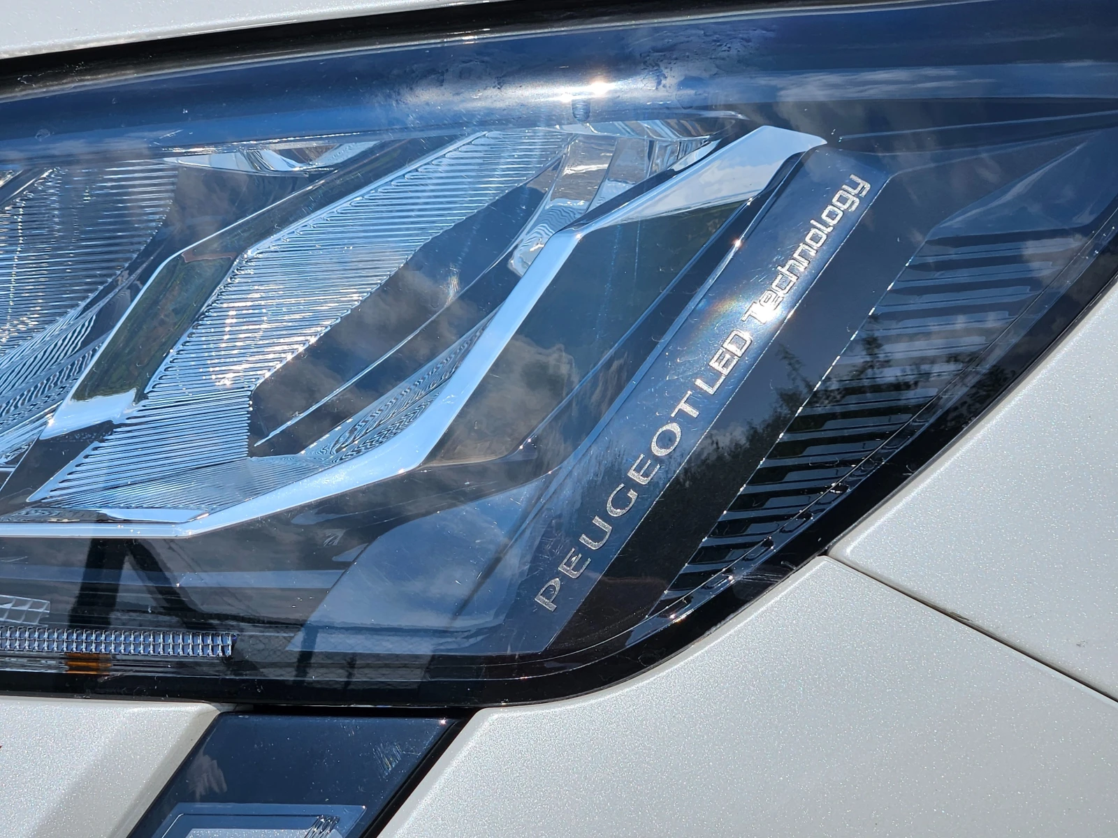 Peugeot 208 Е ALLURE * 50kWh * Full LED * 3D Display - изображение 9