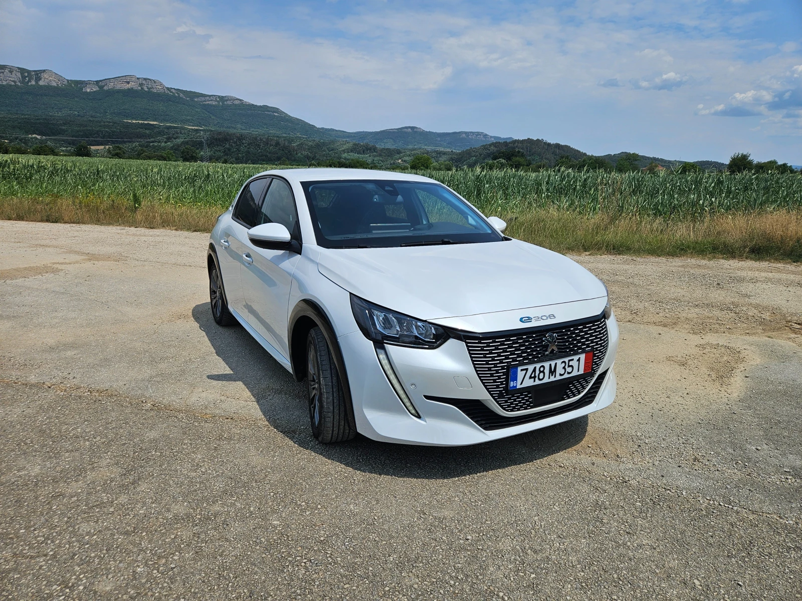 Peugeot 208 Е ALLURE * 50kWh * Full LED * 3D Display - изображение 8