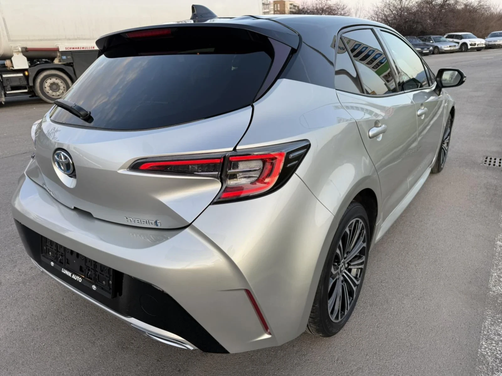Toyota Corolla HYBRID 2.0 184 к.с 35000км НОВА - изображение 3