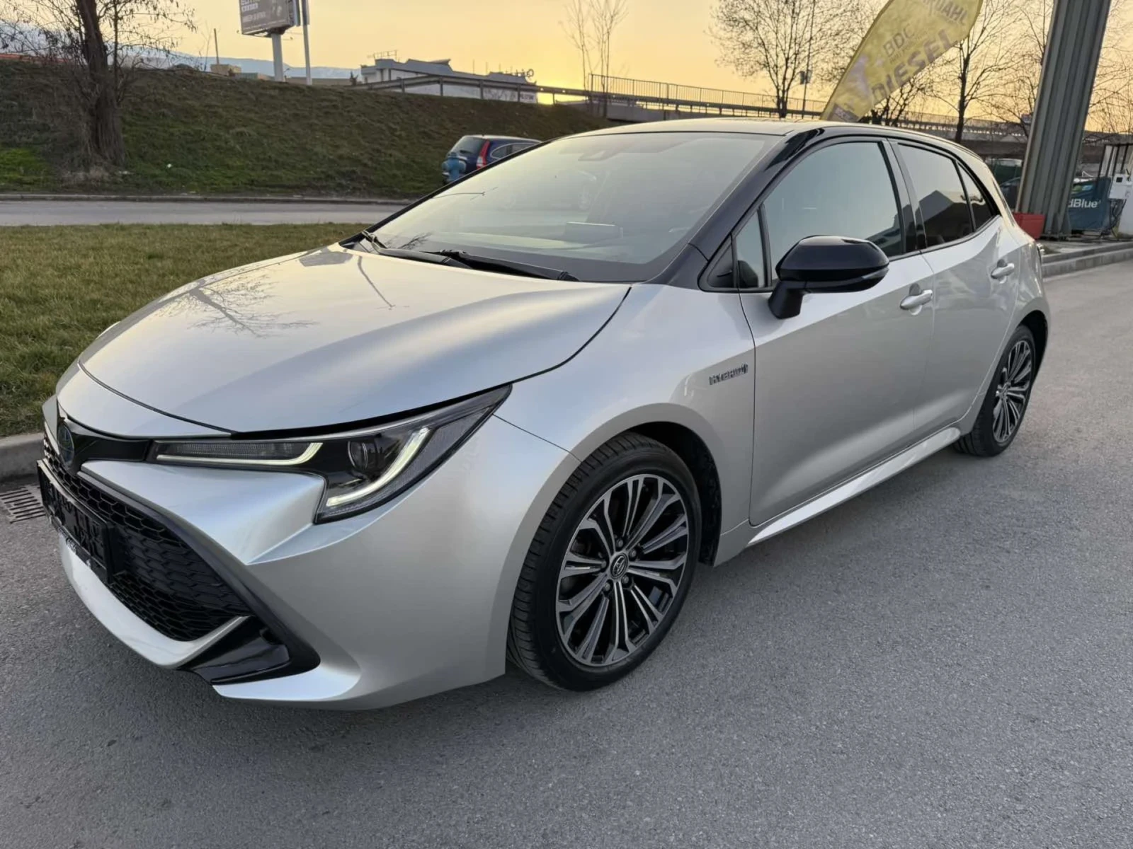 Toyota Corolla HYBRID 2.0 184 к.с 35000км НОВА