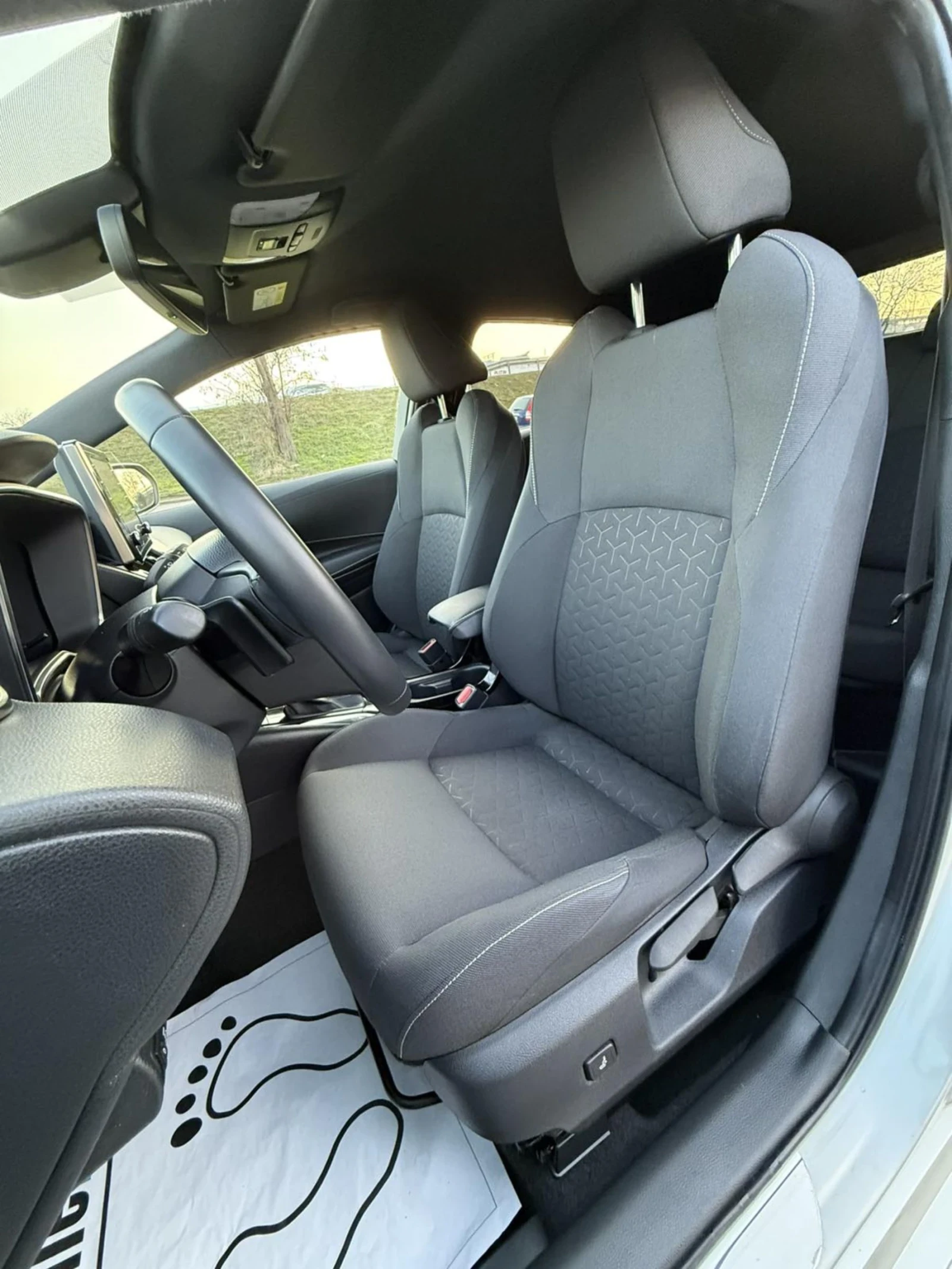 Toyota Corolla HYBRID 2.0 184 к.с 35000км НОВА - изображение 5