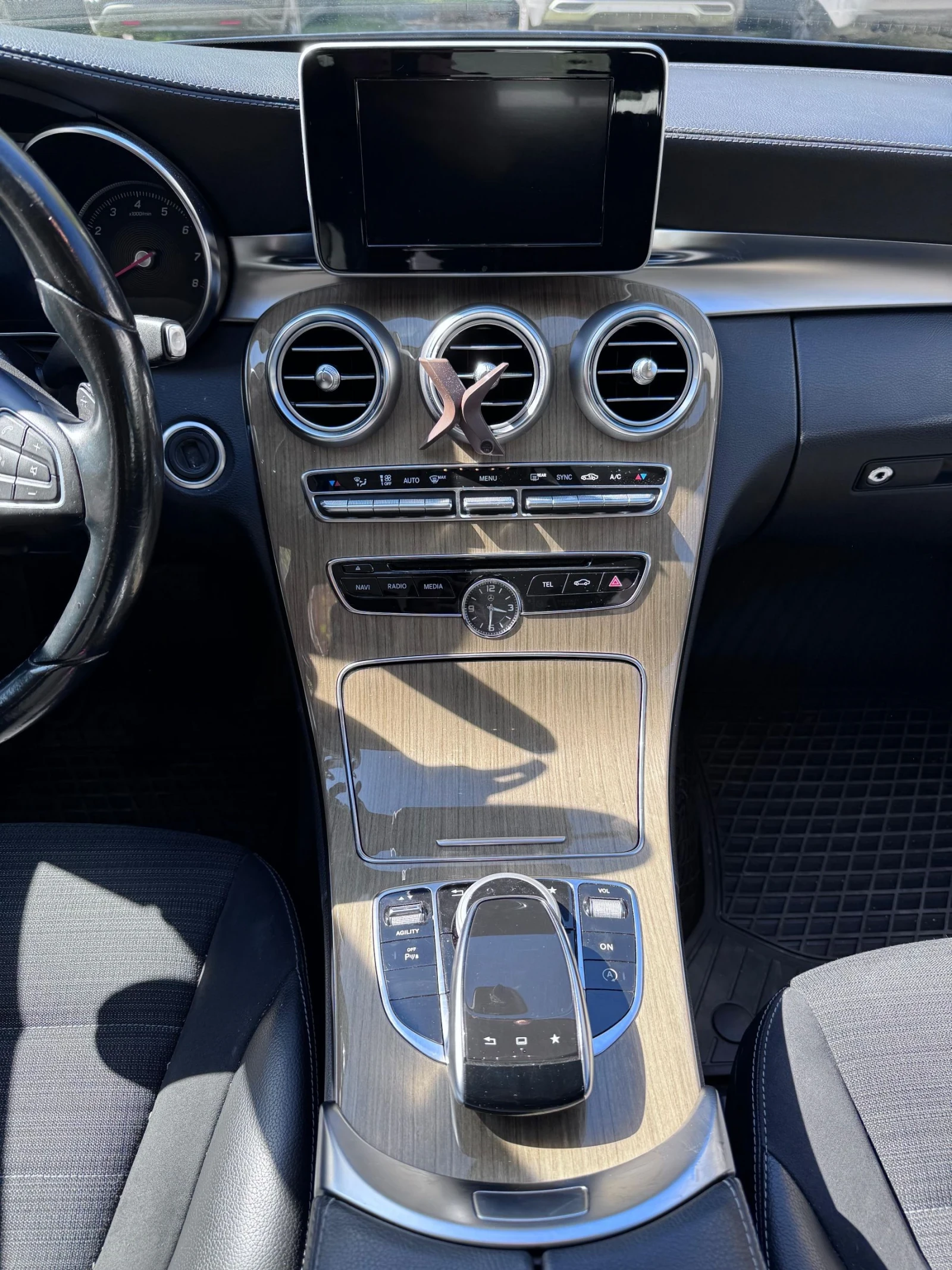 Mercedes-Benz 180, снимка 2 - Автомобили и джипове - 54045279