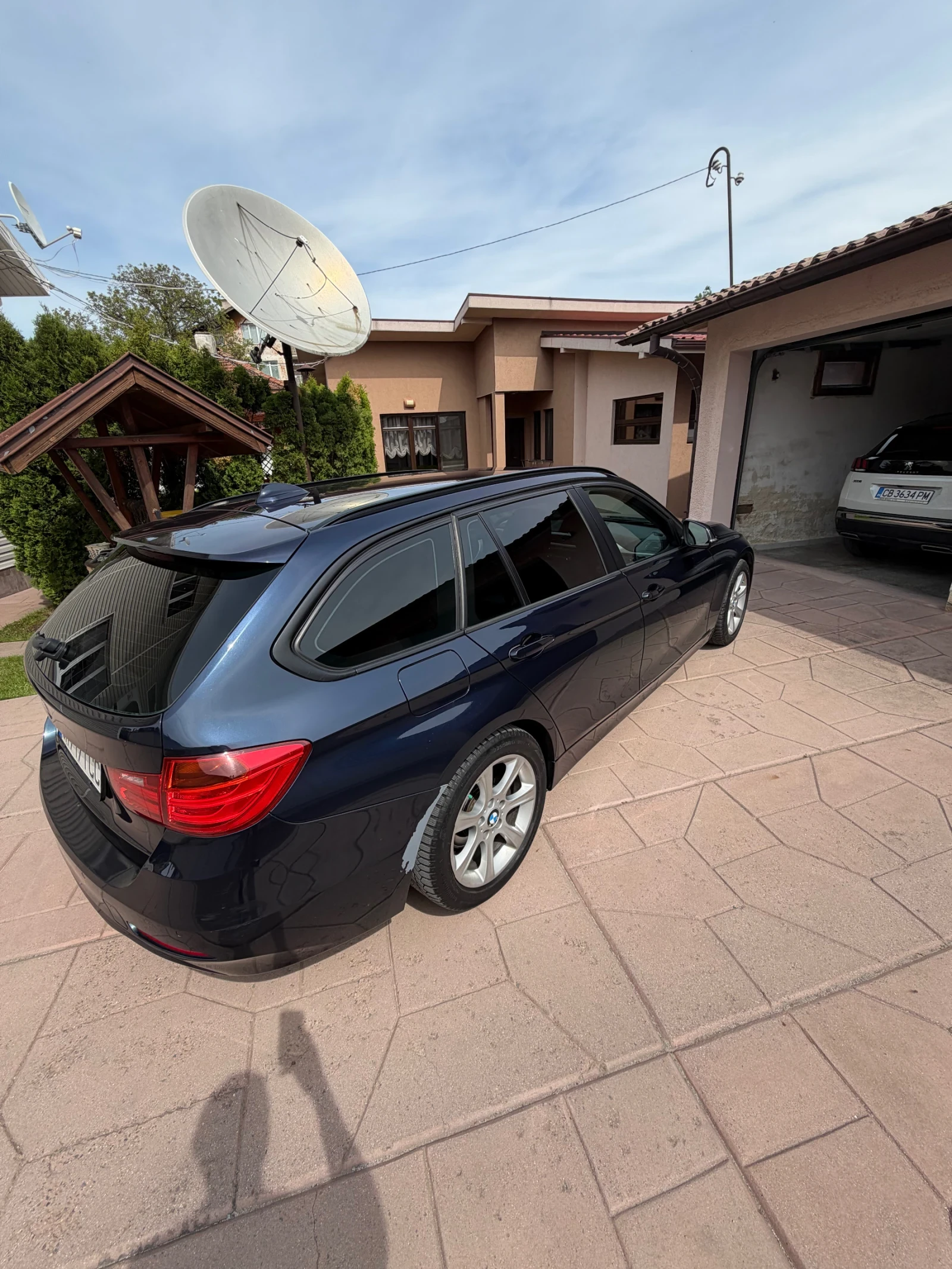 BMW 320, снимка 12 - Автомобили и джипове - 54608351