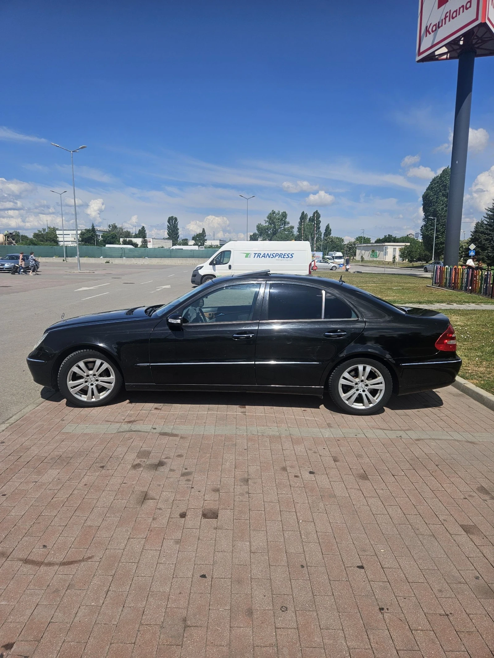 Mercedes-Benz E 320, снимка 4 - Автомобили и джипове - 55218278