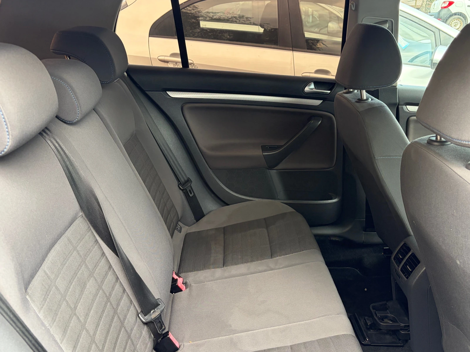 VW Golf 1.6i Газ.инжекцйон, снимка 12 - Автомобили и джипове - 56720850