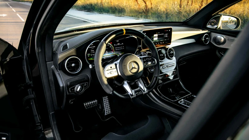 Mercedes-Benz GLC 63 AMG S 4MATIC+ /Stage 2+ /Digital/Multibeam/Burmester, снимка 9 - Автомобили и джипове - 50610143