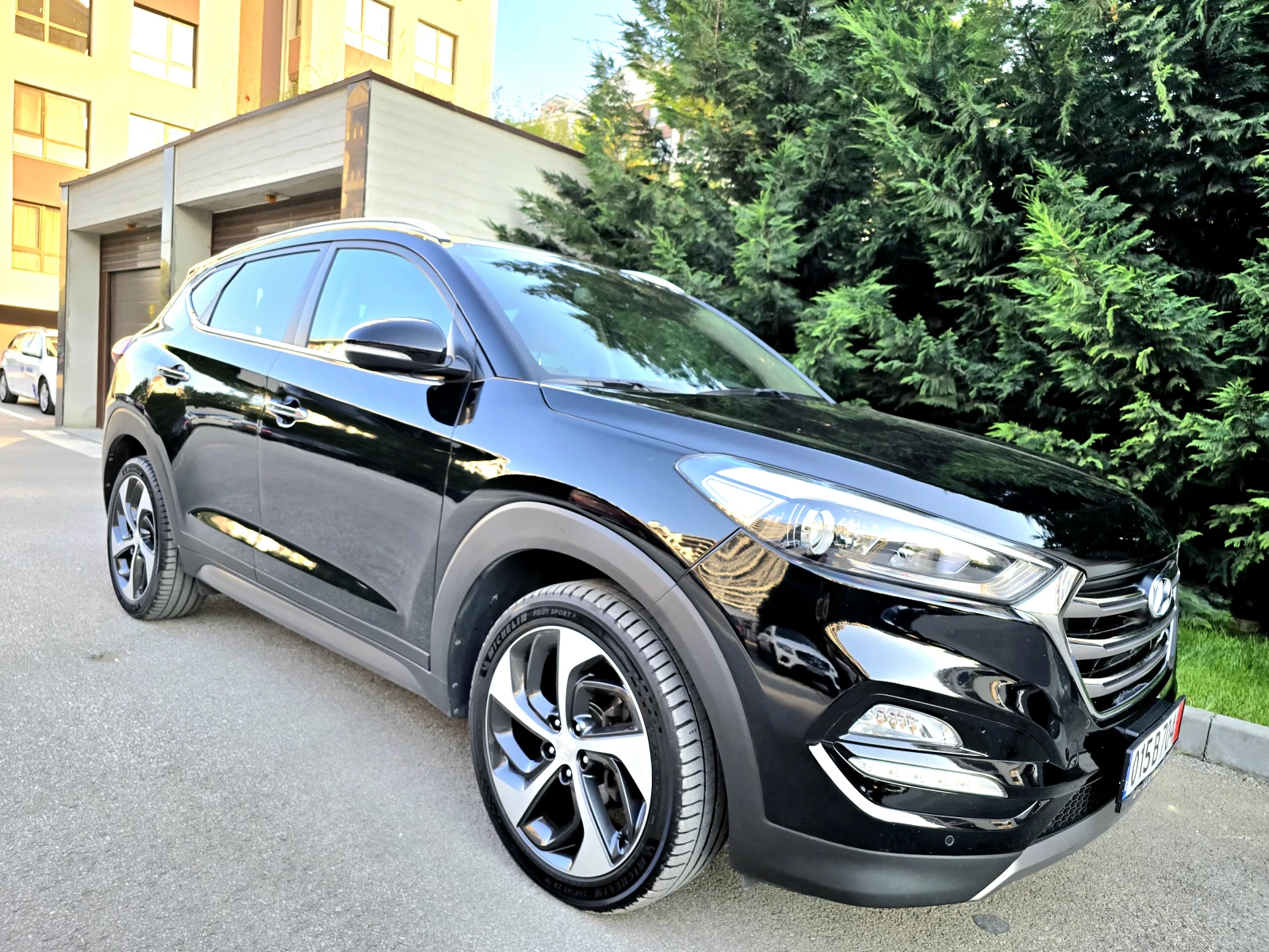 Hyundai Tucson 1.7-PREMIUM-NAVI-CAMERA - изображение 3