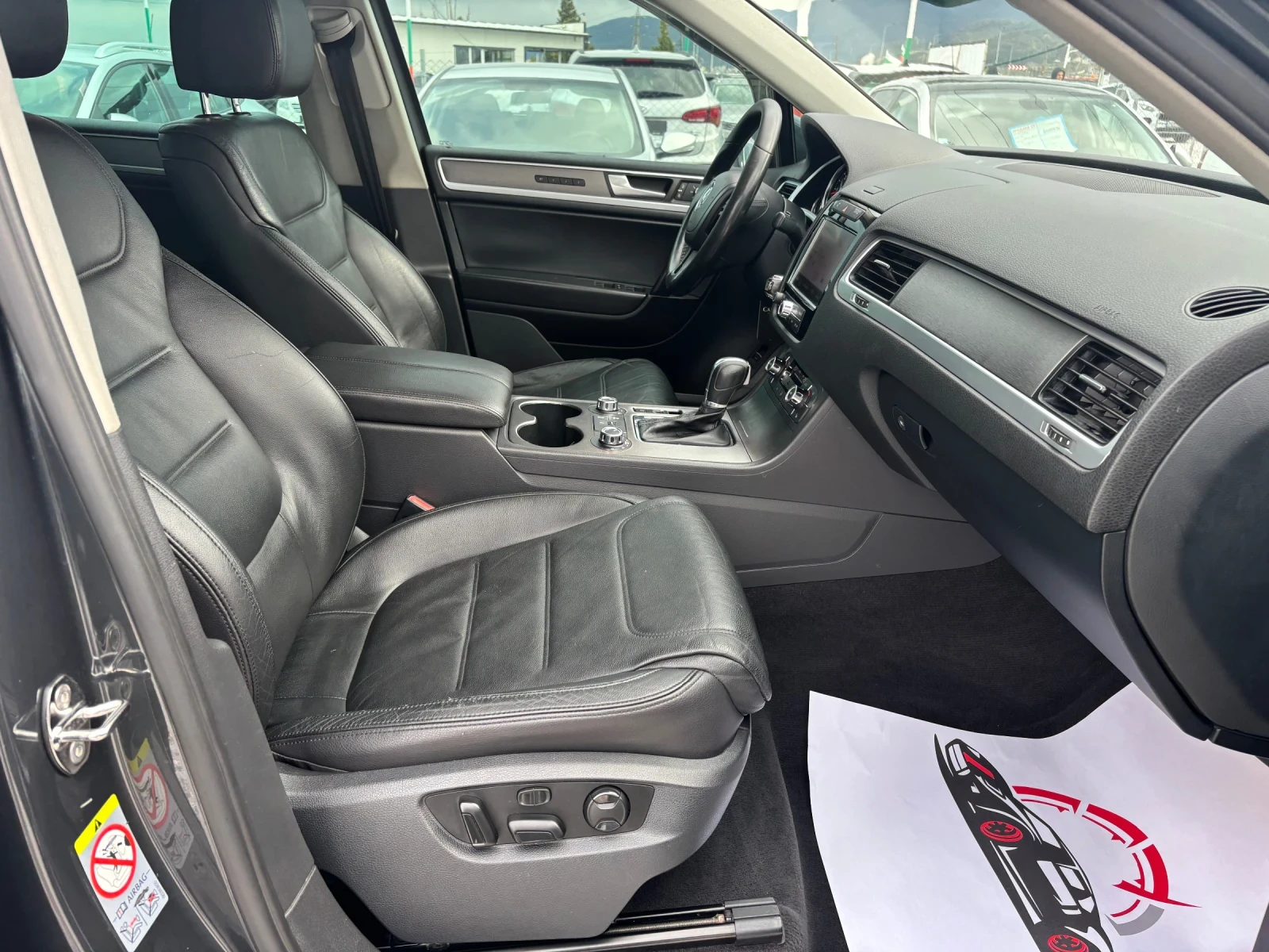 VW Touareg 3.0TDI/245к.с/4х4/NAVI/LED/360 /8ск, снимка 9 - Автомобили и джипове - 54151362