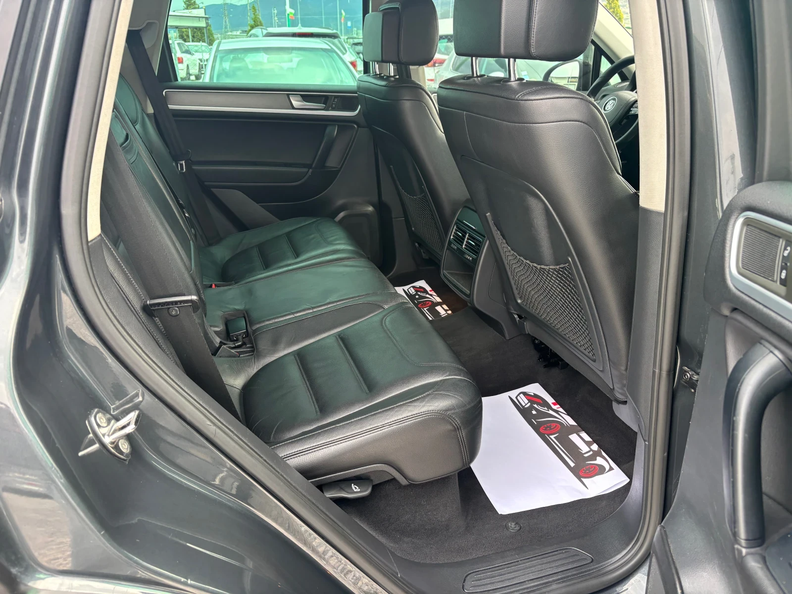 VW Touareg 3.0TDI/245к.с/4х4/NAVI/LED/360 /8ск, снимка 11 - Автомобили и джипове - 54151362