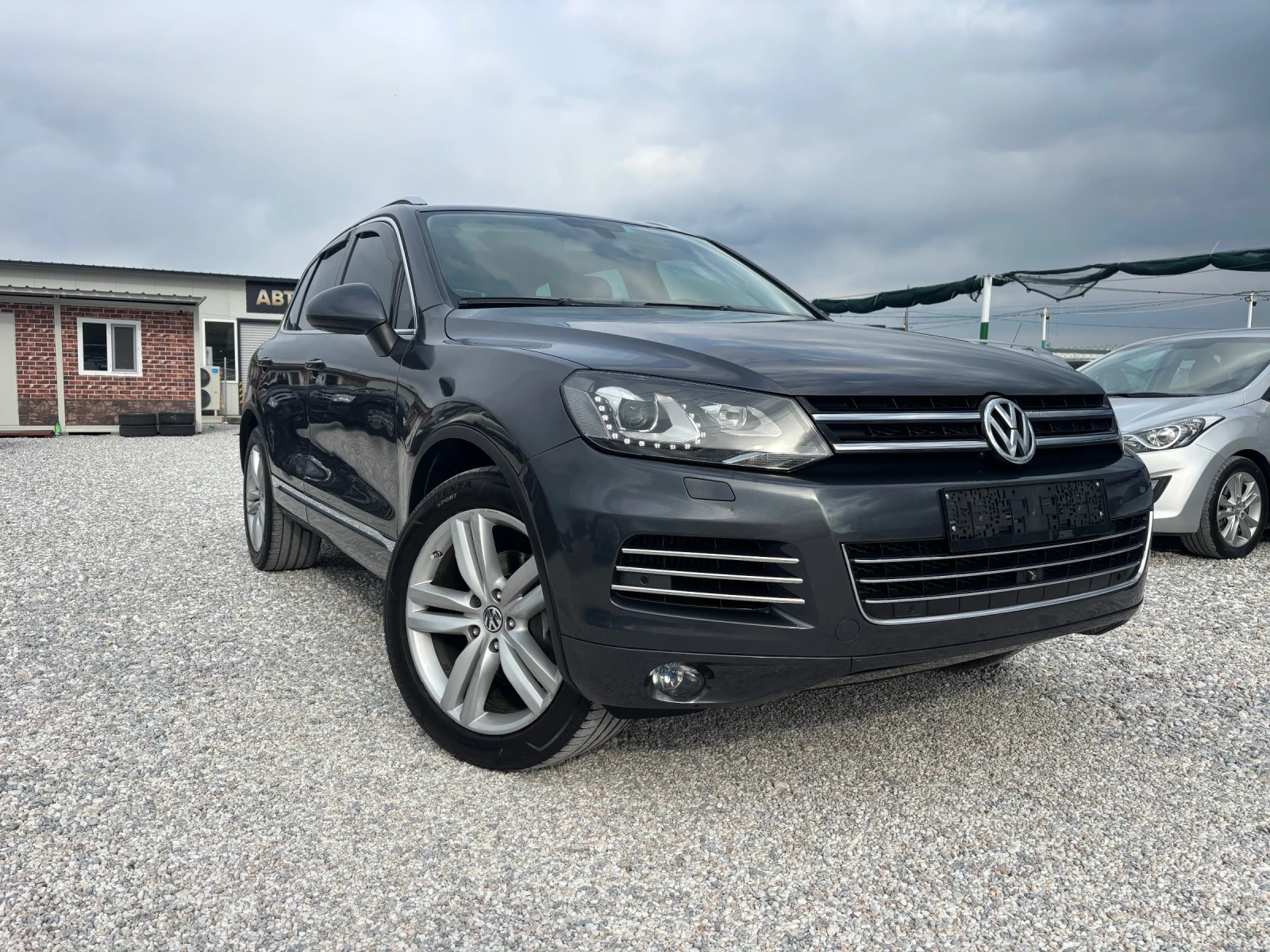 VW Touareg 3.0TDI/245к.с/4х4/NAVI/LED/360 /8ск, снимка 2 - Автомобили и джипове - 54151362
