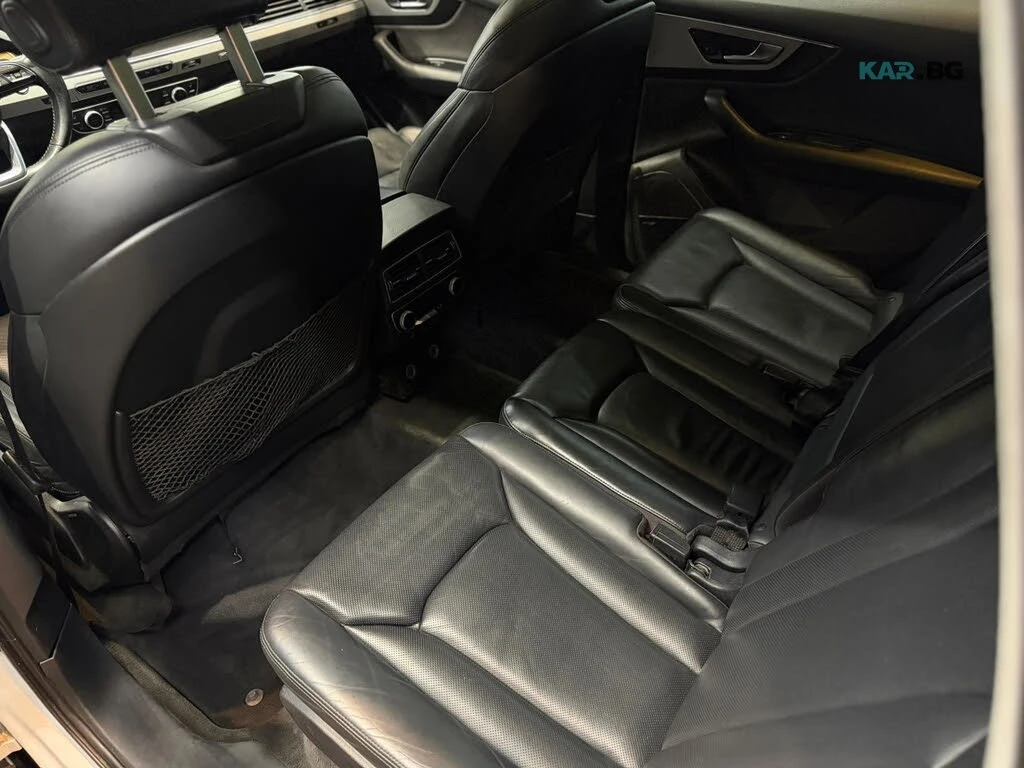 Audi Q7 Масаж * Adaptive Cruiz * АвтоКредит * (ЦЕНА ДО БГ), снимка 14 - Автомобили и джипове - 55001759