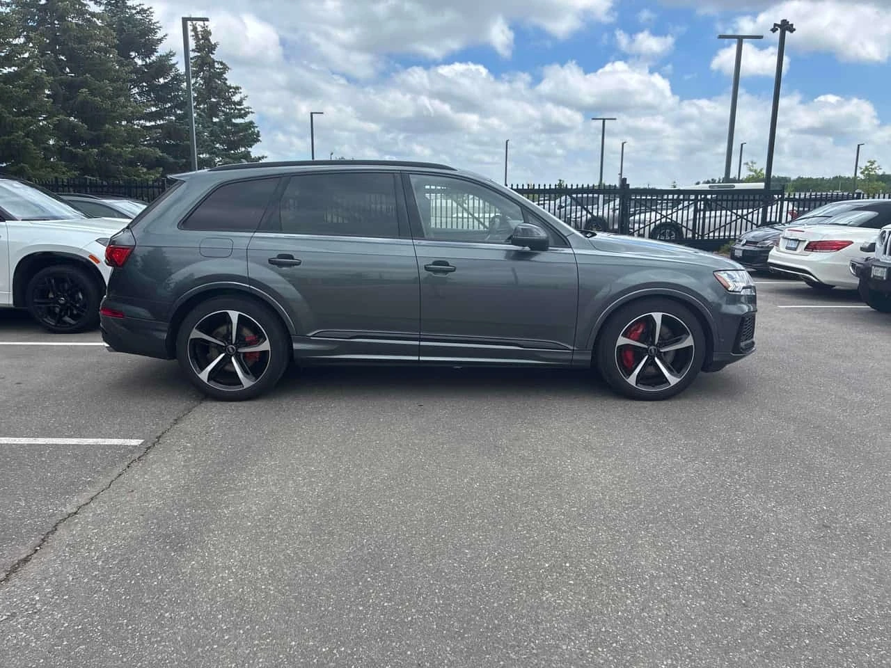 Audi SQ7 * Premium Plus * CARFAX * БЕЗ ПЪРВОНАЧАЛНА ВНОСКА, снимка 3 - Автомобили и джипове - 56243808