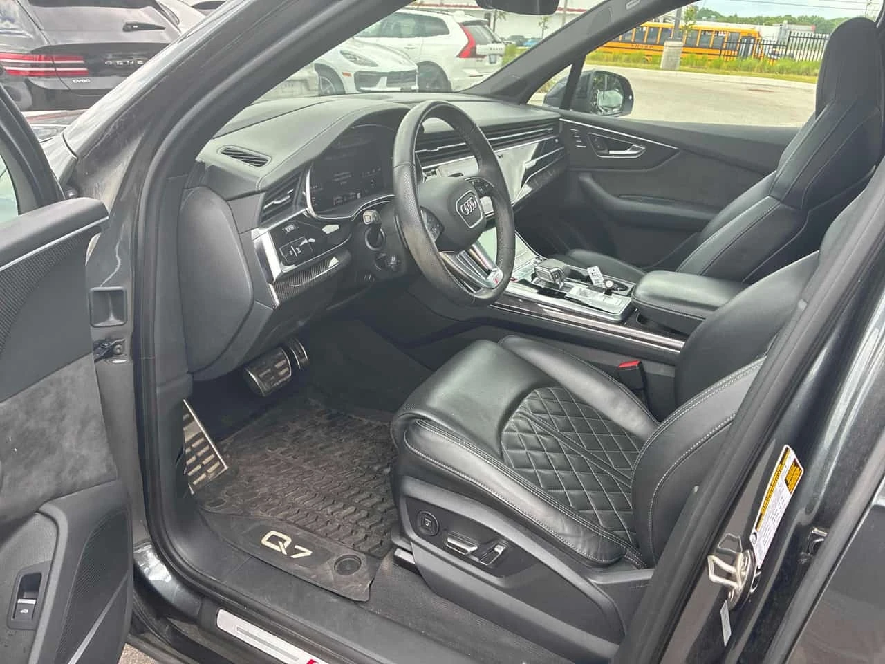 Audi SQ7 * Premium Plus * CARFAX * БЕЗ ПЪРВОНАЧАЛНА ВНОСКА, снимка 5 - Автомобили и джипове - 56243808