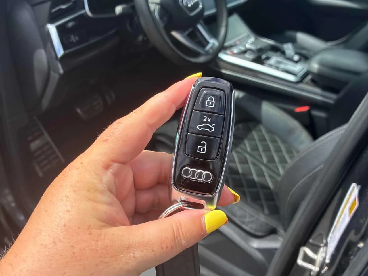 Audi SQ7 * Premium Plus * CARFAX * БЕЗ ПЪРВОНАЧАЛНА ВНОСКА, снимка 15 - Автомобили и джипове - 56243808