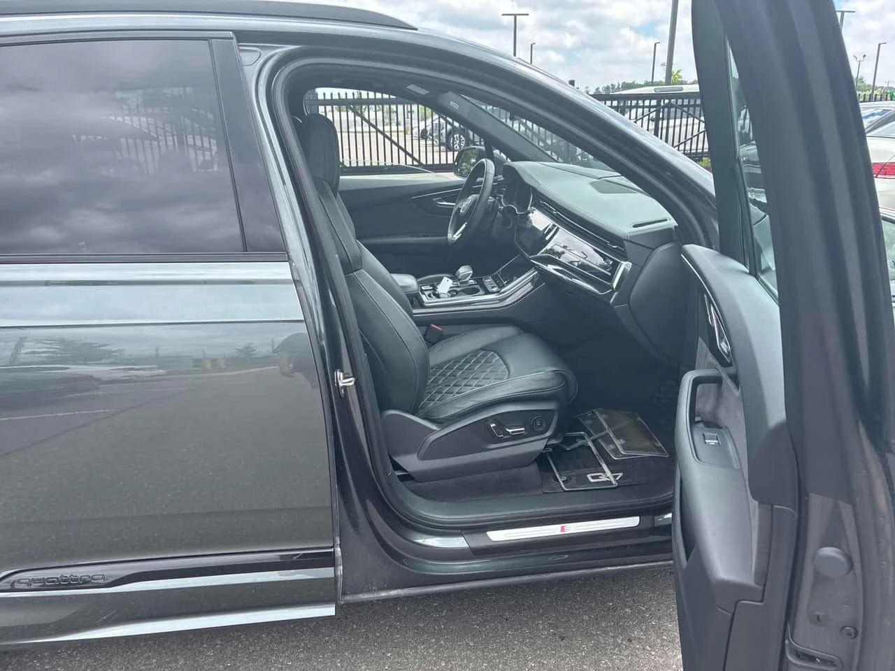 Audi SQ7 * Premium Plus * CARFAX * БЕЗ ПЪРВОНАЧАЛНА ВНОСКА, снимка 12 - Автомобили и джипове - 56243808
