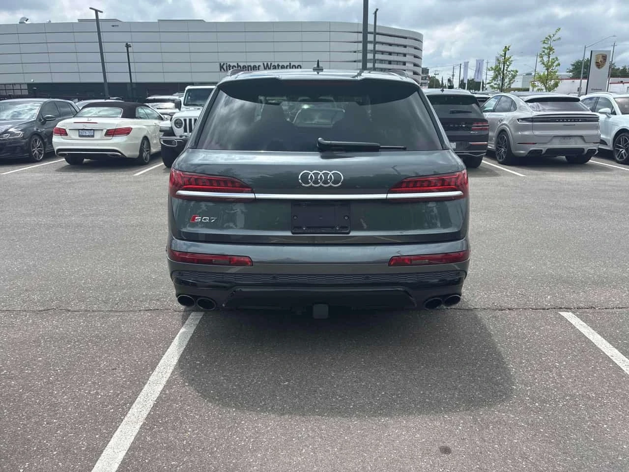 Audi SQ7 * Premium Plus * CARFAX * БЕЗ ПЪРВОНАЧАЛНА ВНОСКА, снимка 4 - Автомобили и джипове - 56243808