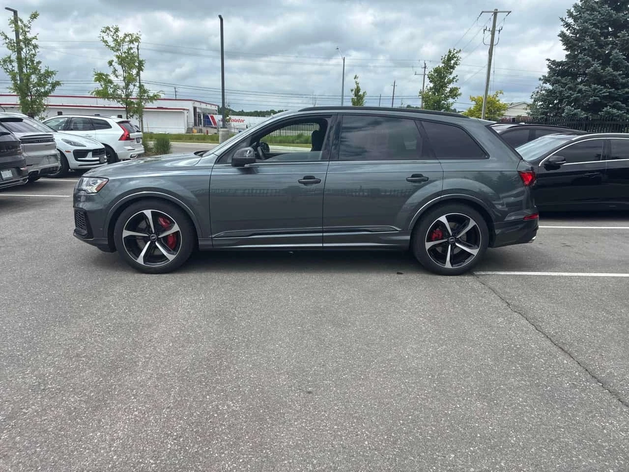 Audi SQ7 * Premium Plus * CARFAX * БЕЗ ПЪРВОНАЧАЛНА ВНОСКА, снимка 2 - Автомобили и джипове - 56243808