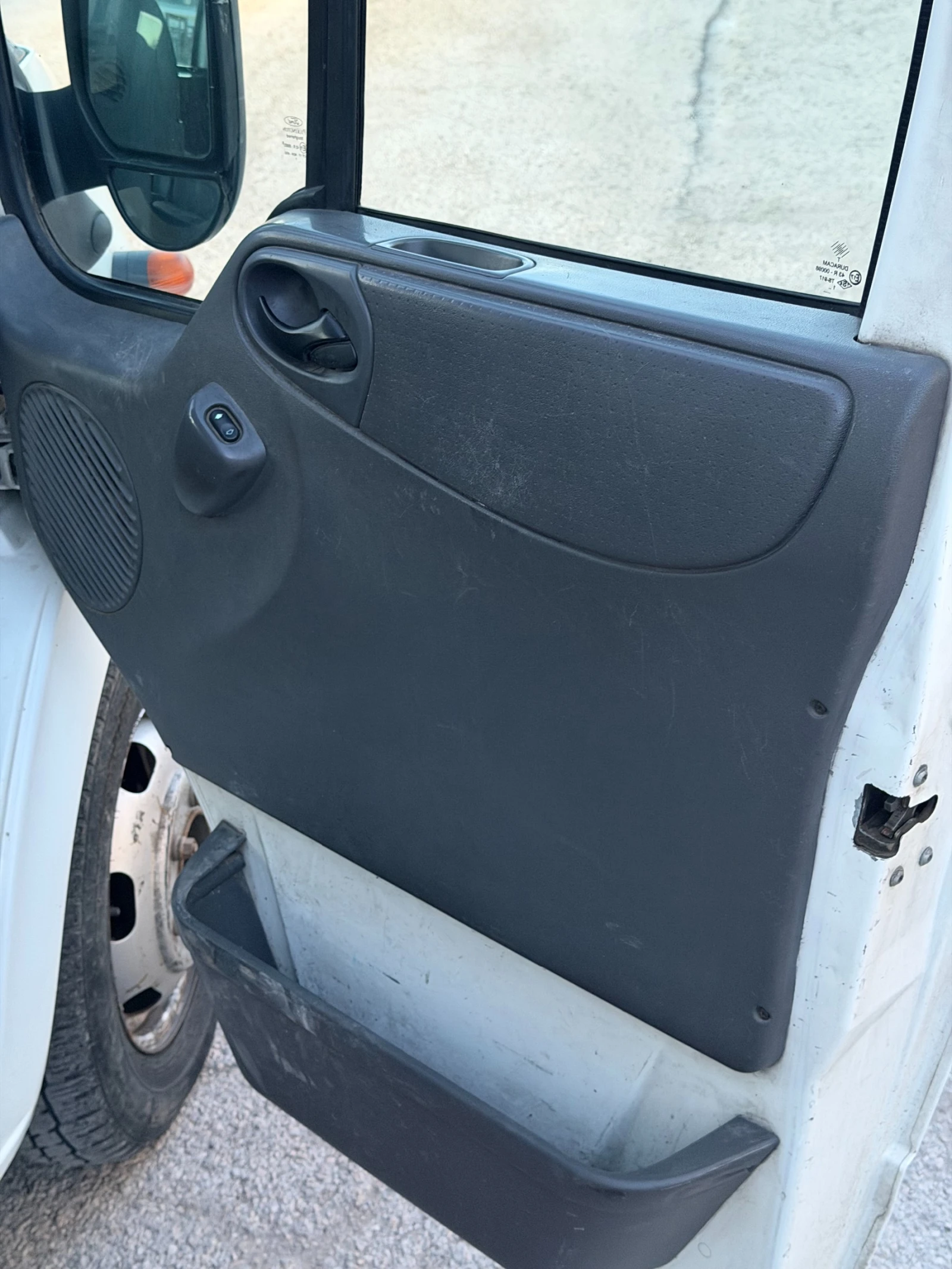 Ford Transit T350 125 2.4TD Двойна гума Фургон, снимка 13 - Бусове и автобуси - 54066998