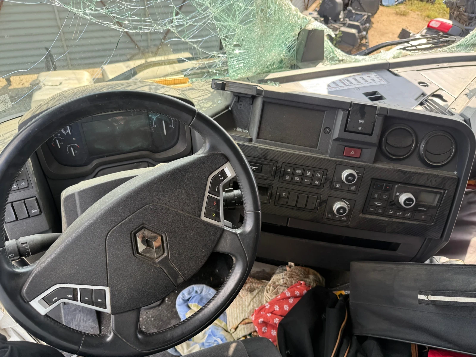 Renault T 520 - изображение 8