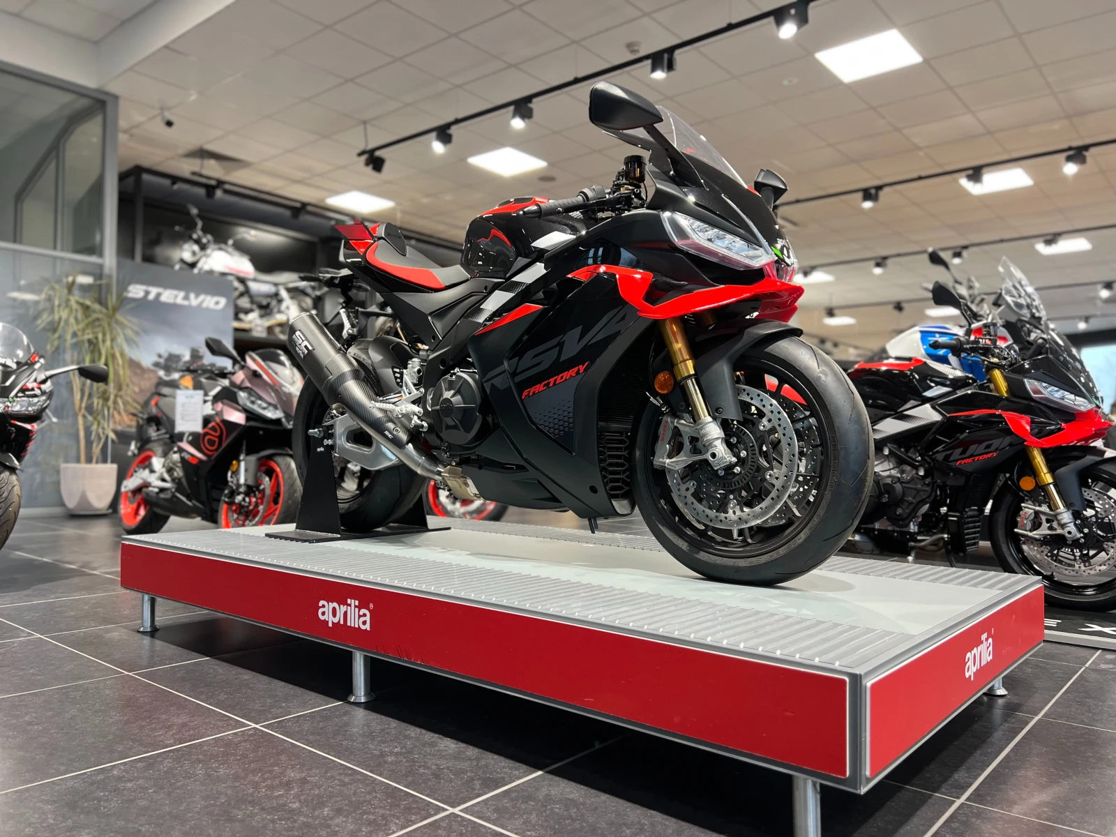 Aprilia RSV4 1100 Factory, снимка 2 - Мотоциклети и мототехника - 53999160