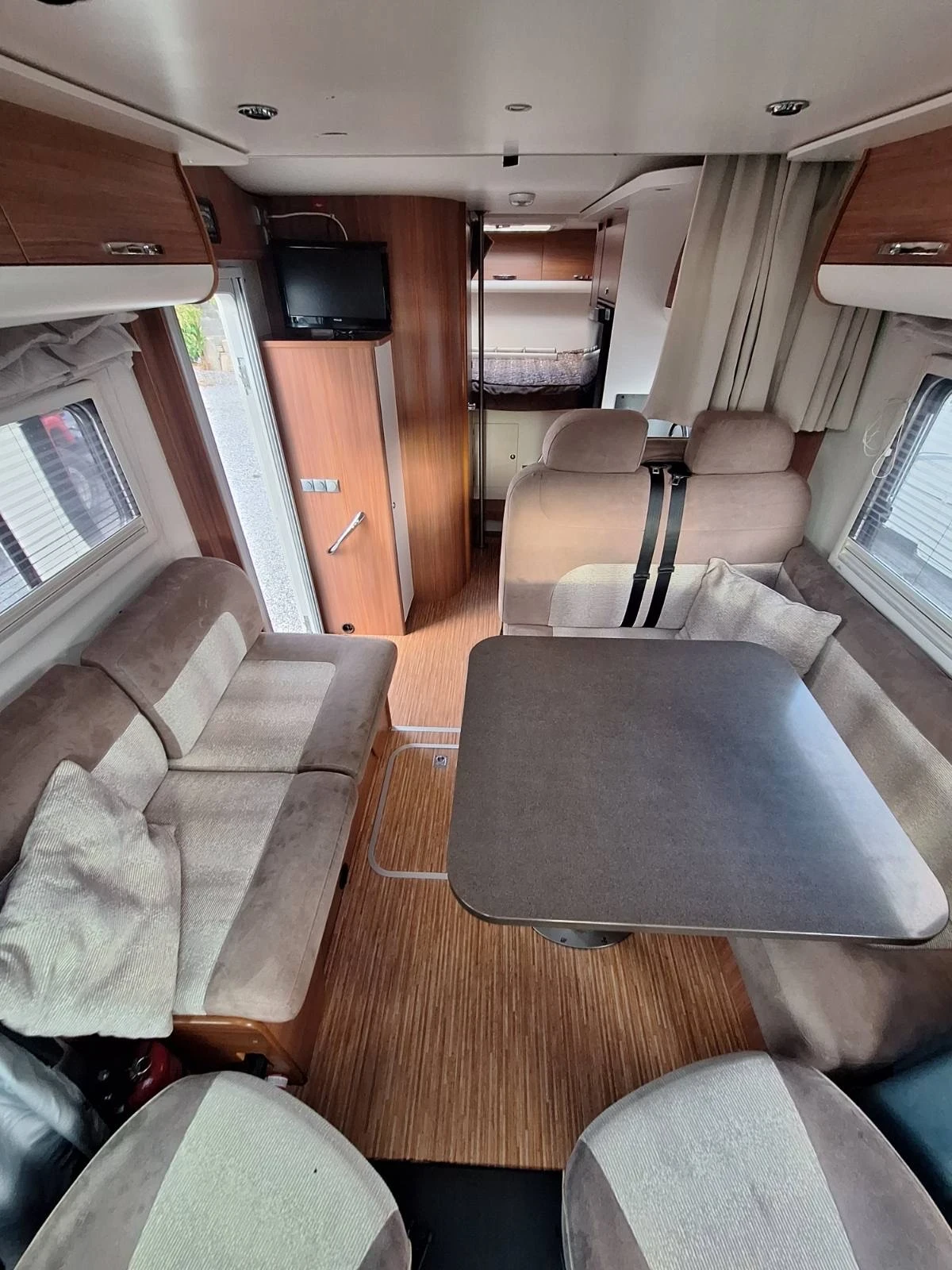 Кемпер Adria Matrix M860SP, снимка 8 - Каравани и кемпери - 56185653